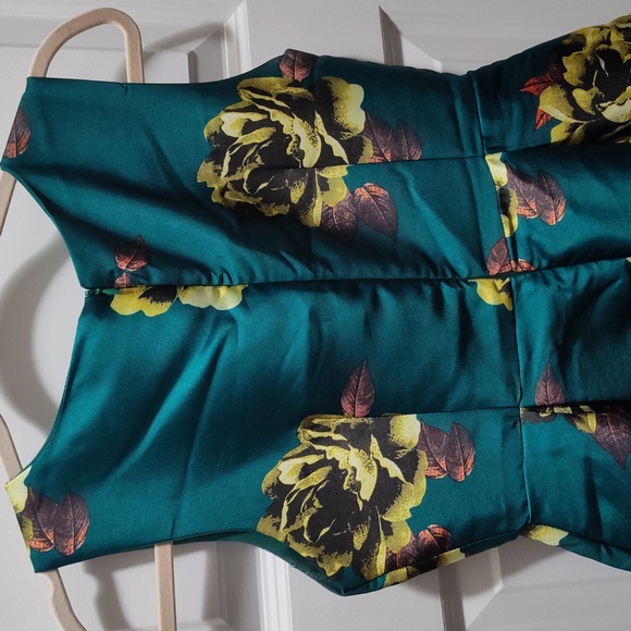 Dress - Picture 3 of 4